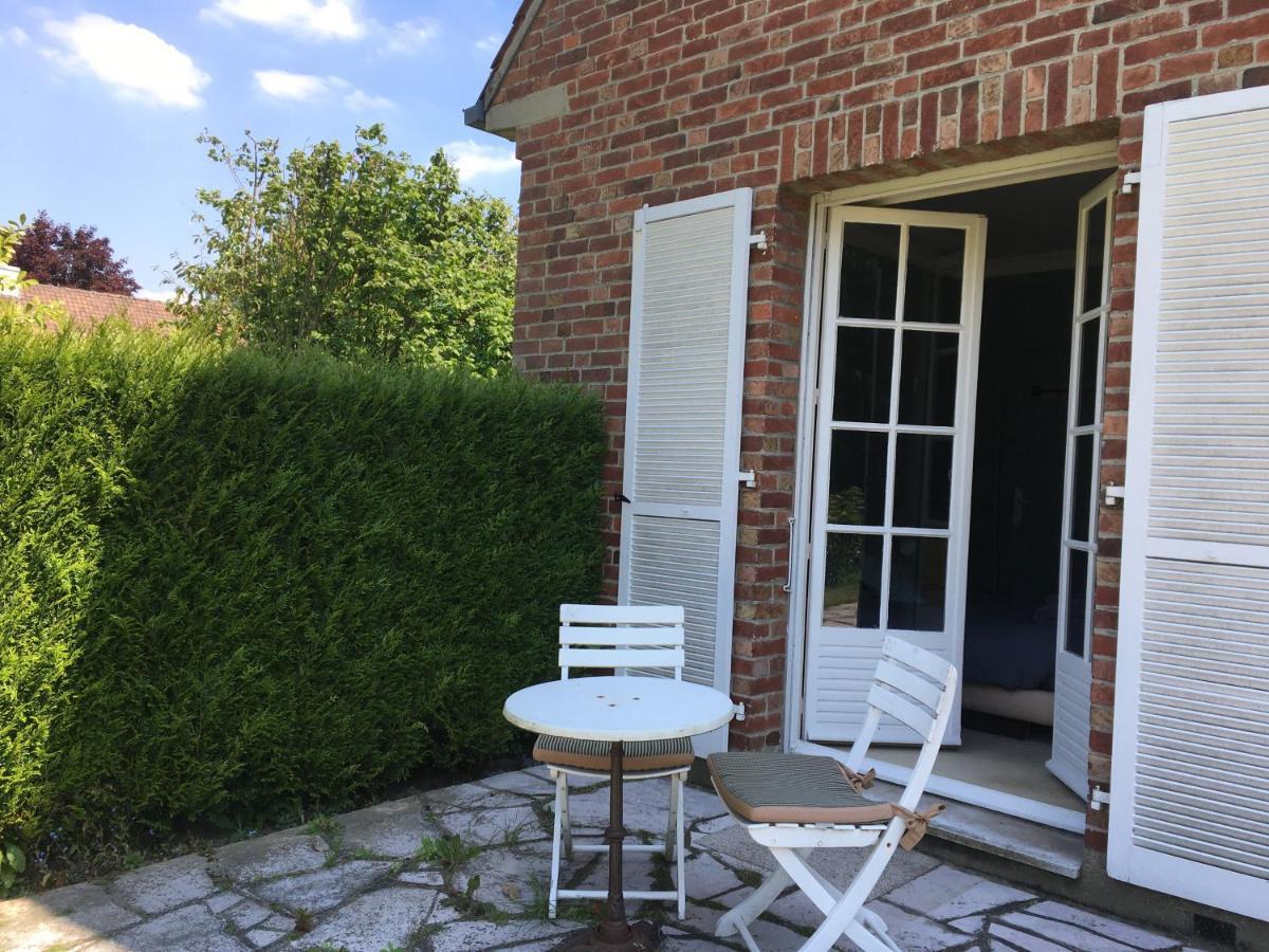 Bed and Breakfast Les Jardins De Beaumont Hem Esterno foto