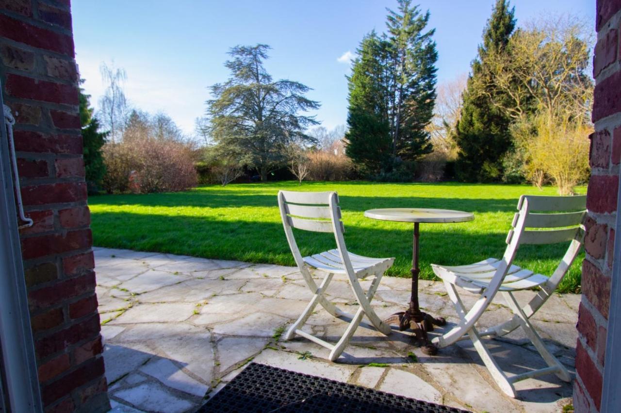 Bed and Breakfast Les Jardins De Beaumont Hem Esterno foto